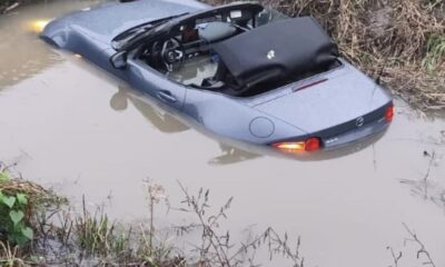 *Trabajador petrolero resulta ileso tras aparatosa volcadura en la autopista La Tinaja*