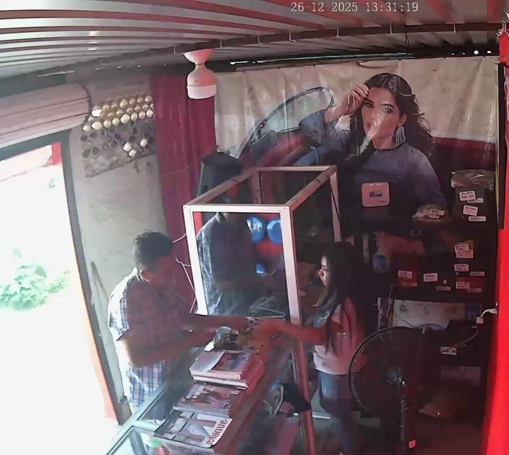 ASALTAN NEGOCIO DE «ANDREA» Y PAPELERIA EN JÁLTIPAN.