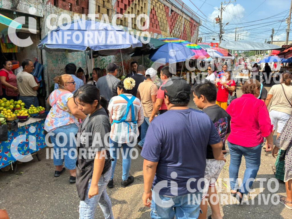 (+VIDEO)Cierre de la calle Aldama por comerciantes no establecidos desata inconformidad de locatarios del 5 de febrero