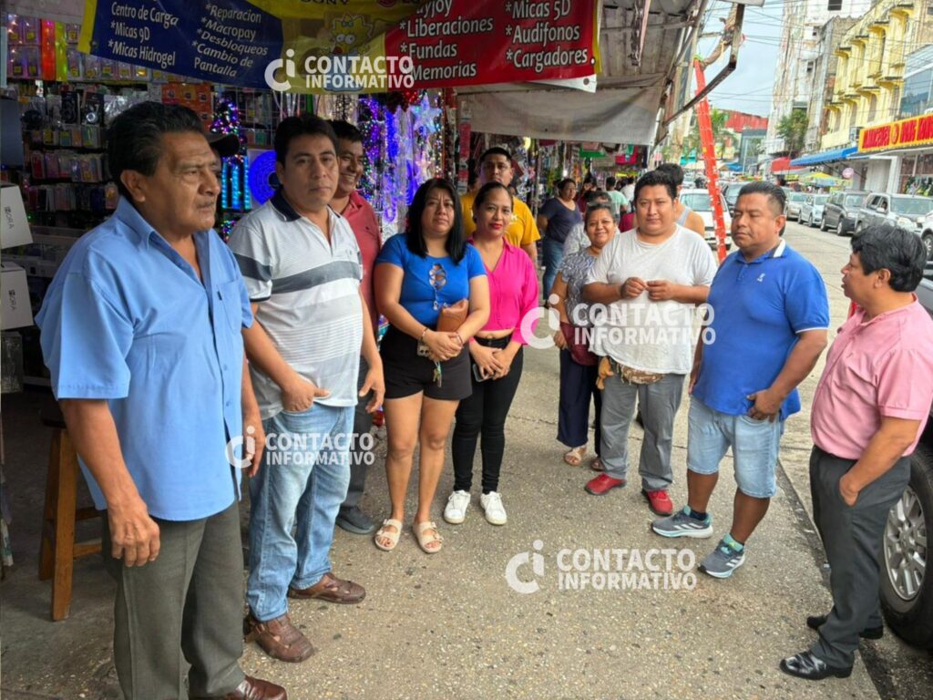 (+VIDEO) Fayuqueros del Centro advierten colapso del comercio tradicional en Minatitlán ante la invasión de tiendas Chinas