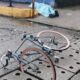 Trampa en el asfalto cobra la vida de adulto mayor ciclista en pleno centro