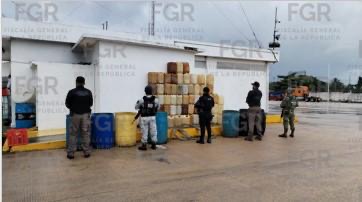 *Decomisan huachicol en bodega por el crucero de Pajaritos, en Coatzacoalcos*