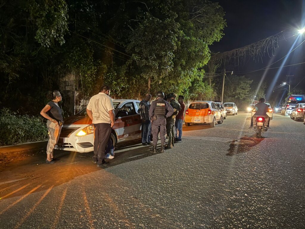 Asaltan a taxista de Acayucan, los dos pasajeros sacaron armas de fuego.