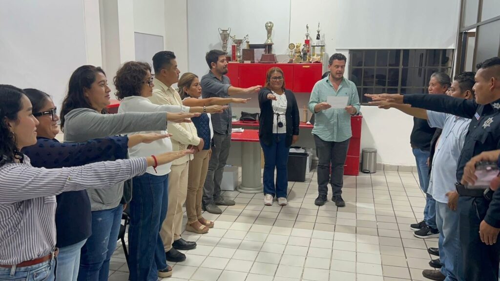 Toman protesta secretario, contralor, tesorero y comandante de la policía municipal de Cosoleacaque