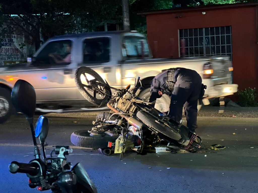 Accidente de motocicletas genera movilización de auxilio