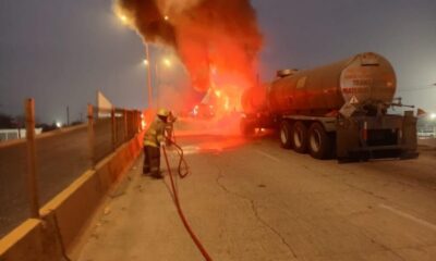 *Se incendió un tráiler con tanque cisterna vacío en el puente Joroba de Coatzacoalcos*
