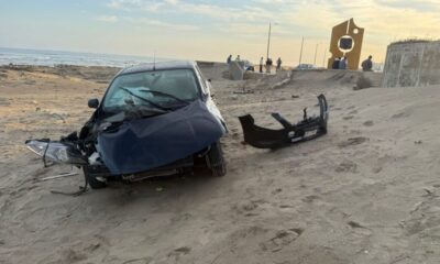 *Terminó en la playa conductor y su auto luego de quedarse dormido al volante por cansancio laboral*