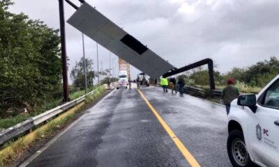 Vientos del Frente Frío 27 paralizan el Puente Coatzacoalcos I; colapsa letrero metálico y cierran acceso al puerto