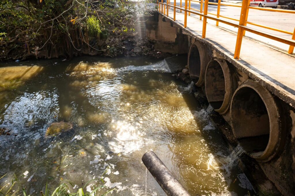 Continúan los trabajos de limpieza del arroyo Acotope