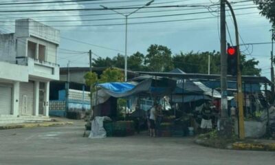 (+VÍDEO) Persisten comerciantes en la calle Roma pese a llamado para regresar al Mercado Solidaridad