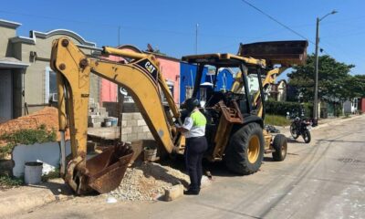 Regresó a Coatzacoalcos operativo para retirar autos maceta de la vía pública