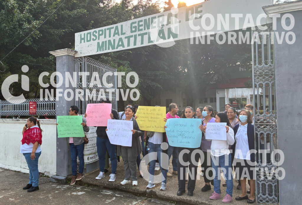 Exigen pago de quincena trabajadores del sector salud en Minatitlán