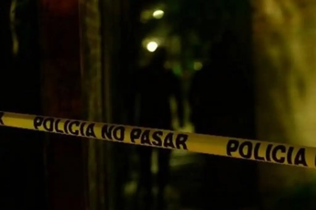 Asesinan a reportero policíaco mientras cenaba en Poza Rica, Veracruz.