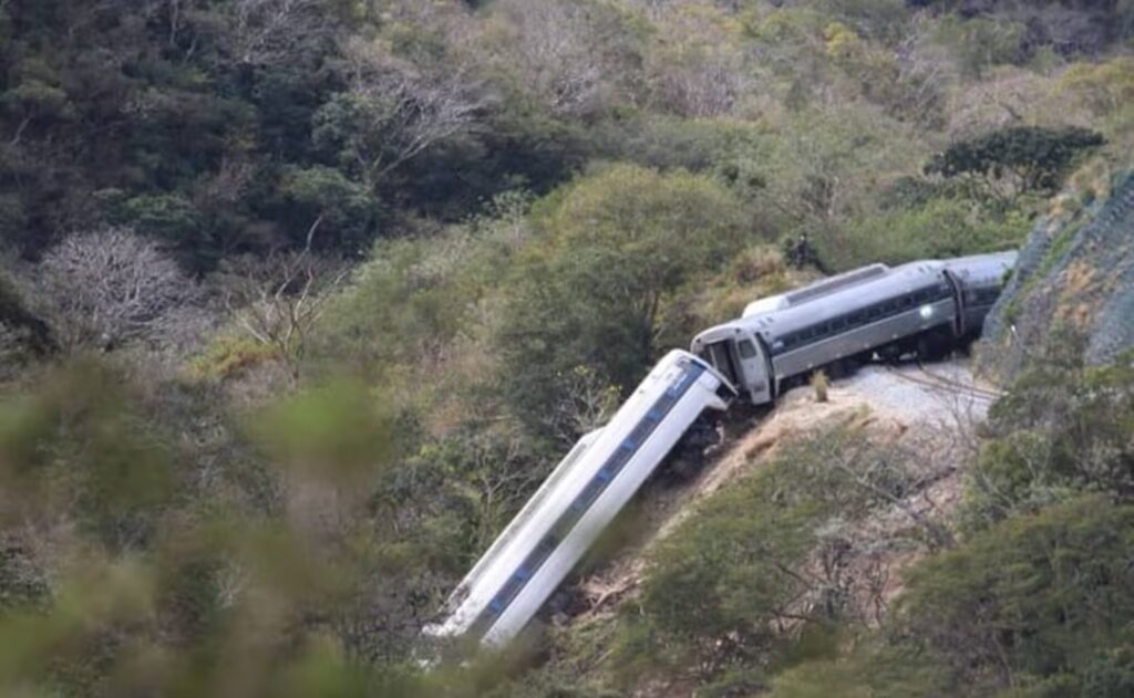 Arrestan a maquinista del Tren Interoceánico que se descarriló en Oaxaca; FGR determinó que iba a exceso de velocidad