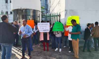 *Trabajadores del Hospital IMSS-Bienestar de Coatzacoalcos se manifiestan por pagos y descuentos en sus quincenas*