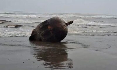 *Boya marítima de dos toneladas y media recaló en la playa de Coatzacoalcos*