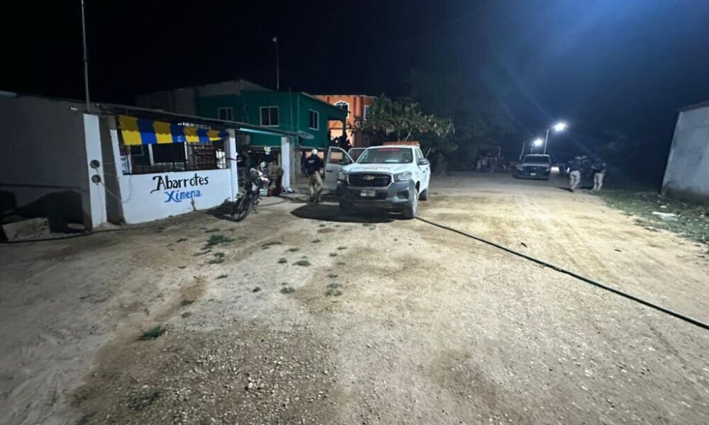 En ataque directo privan de la vida a un comerciante de 28 años, y hieren a su esposa, los hechos en la localidad de José María Morelos de Texistepec.