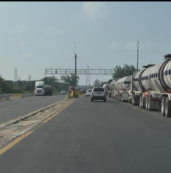 *Se detuvo temporalmente movimiento de carga desde la zona industrial de Coatzacoalcos por actos violentos en carreteras, este lunes se hicieron reajustes*