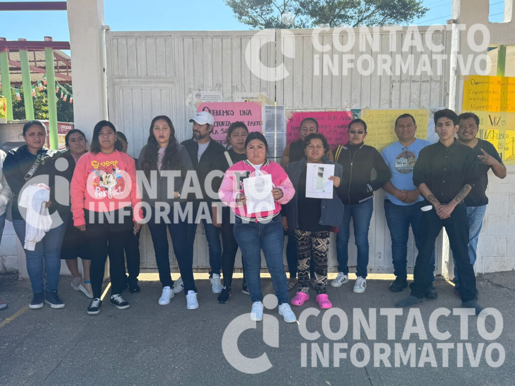 Padres mantienen cerrada primaria Emiliano Zapata y exigen aclarar manejo de recursos para obra escolar