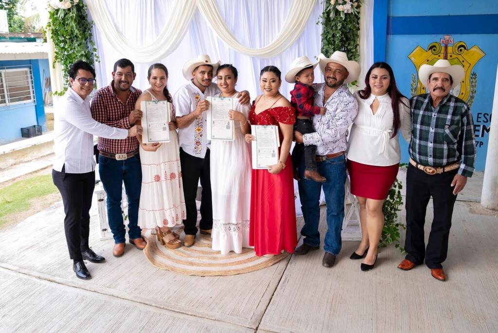 Celebran Bodas Colectivas 2026 en el área rural de Minatitlán
