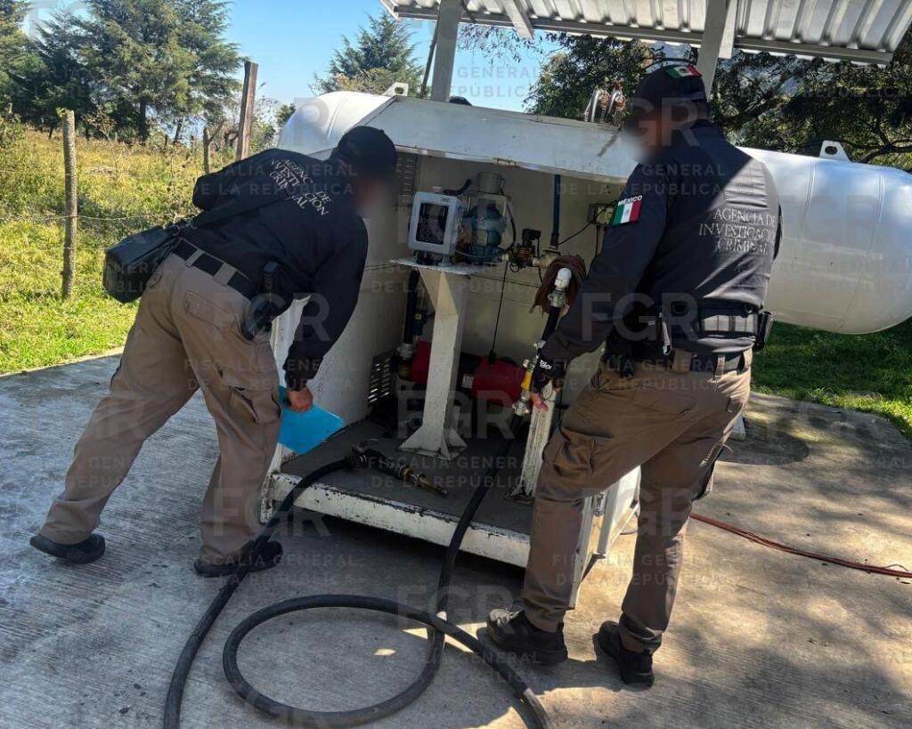 EN CATEO, FGR ASEGURA MÁS DE DOS MIL LITROS DE HIDROCARBURO EN JILOTEPEC, VERACRUZ