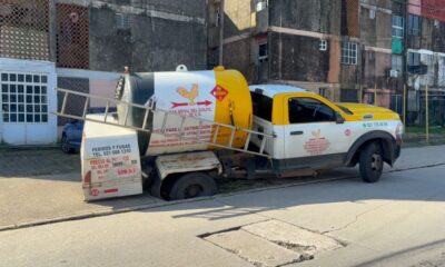 *Pipa de gas de 4 mil litros cayó en un registro en la colonia Vistalmar de Coatzacoalcos, vecinos de alarmaron y temían un accidente*