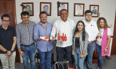 Alcalde de Cosoleacaque se reúne con estudiantes del Tec para conocer proyectos de innovación tecnológica.