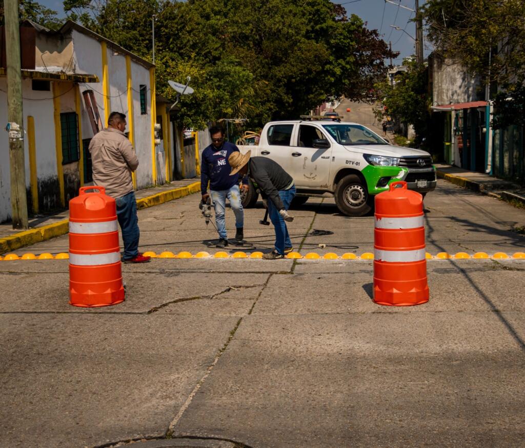 Gobierno Municipal refuerza la seguridad vial en la colonia La Bomba