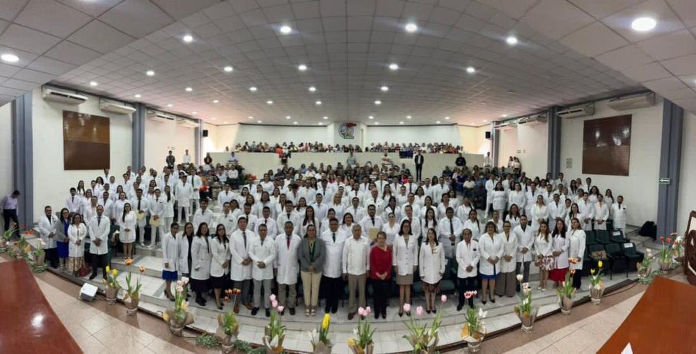 Realiza IMSS Veracruz Sur Ceremonia de Clausura a Médicos Residentes 2026