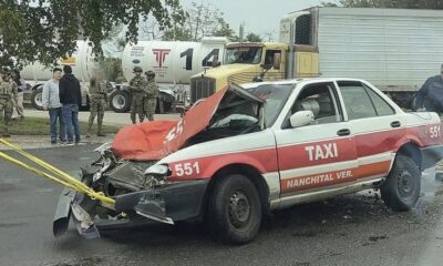 *Se estrella taxi de Nanchital contra tráiler con tanque cisterna en la carretera Coatzacoalcos – Villahermosa*