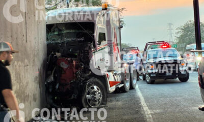 🚨 TRÁILER SE ESTRELLA CONTRA PUENTE EN LA ICA; OPERADOR TERMINA LESIONADO