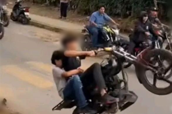 Cárcel para padres que compren motos a menores de edad: taxistas