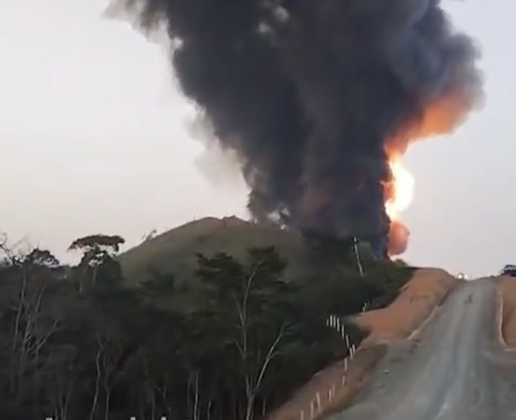 Pemex asegura que incendio de pozo petrolero en Las Choapas no afecta a la población y zonas agrícolas