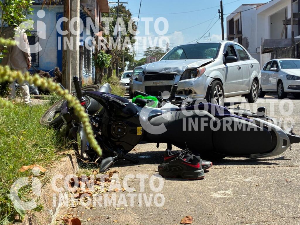 Video exhibe choque en Chapala: motociclista se pasa la preferencia, resulta lesionado y el conductor termina detenido; esto sabemos