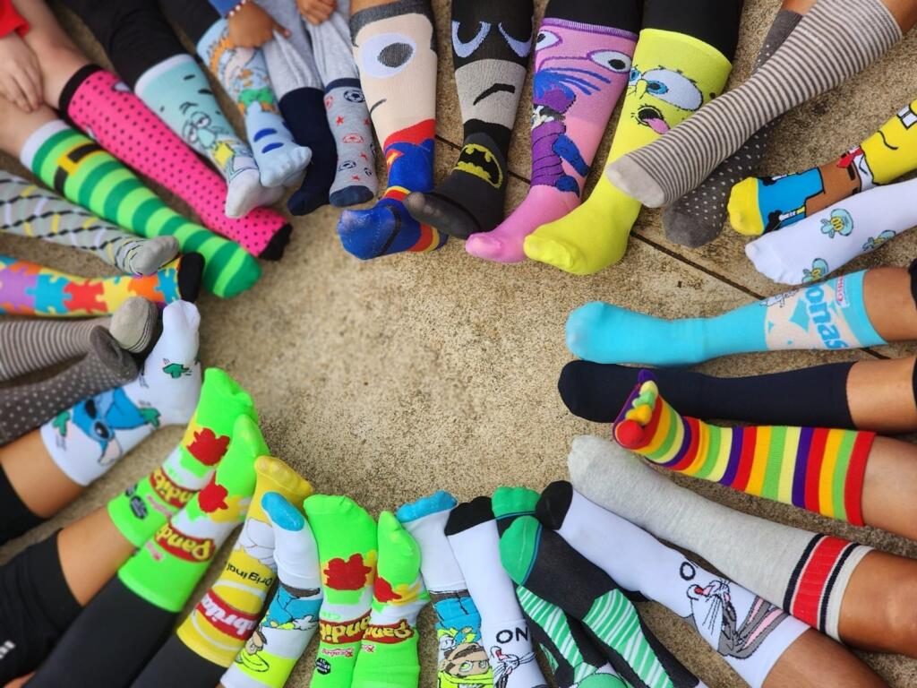 Por el día mundial del Síndrome Down, realizarán caminata con calcetas disparejas en Coatzacoalcos