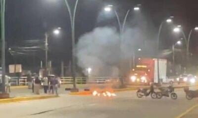 Recolectores detenidos tras tirar basura en predio de Cosoleacaque; protesta termina en bloqueo y liberación
