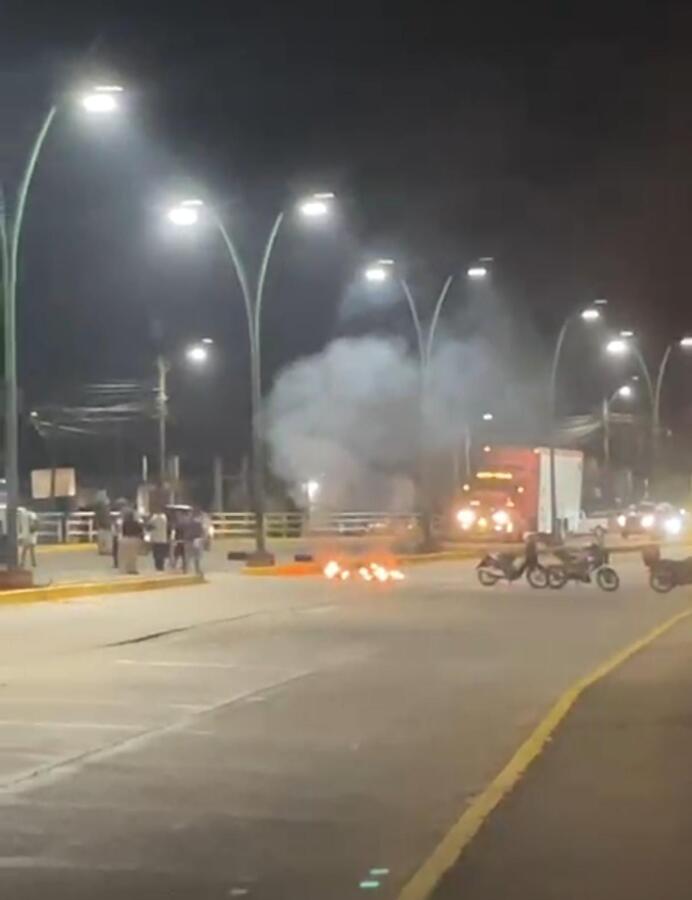Recolectores detenidos tras tirar basura en predio de Cosoleacaque; protesta termina en bloqueo y liberación