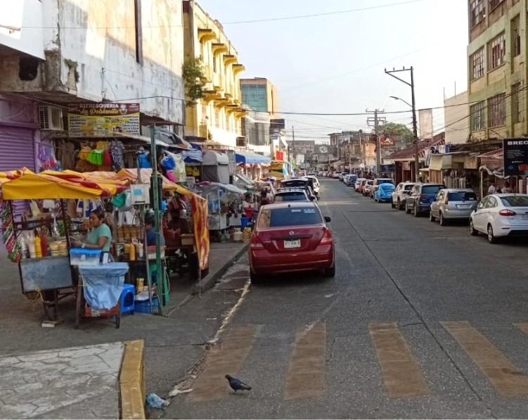Vendedores permanecerán en la calle Iturbide tras acuerdo con autoridades