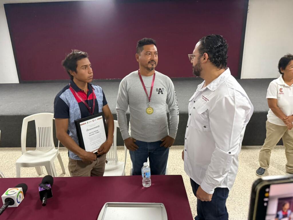 *Estuvieron al borde de la muerte por salvar una vida, son los otros dos albañiles que rescataron a una adolescente en Coatzacoalcos*