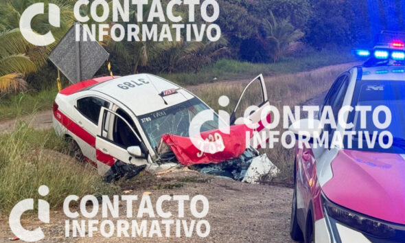 Aparatoso accidente deja taxi destrozado en la carretera Minatitlán–Cosoleacaque