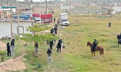 *Desalojan a familias de predio irregular ampliación Los Almendros en Coatzacoalcos* Elementos de la SSP acudieron con equipos antimotines, caballos y excavadoras para demoler las viviendas