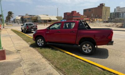 *Dama en presunto estado de ebriedad abandonó camioneta en el malecón de Coatzacoalcos*