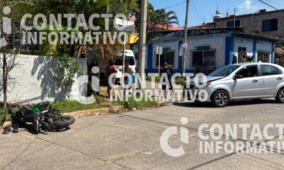 Motociclista se pasa la preferencia y termina herido tras chocar contra auto en la colonia Chapala