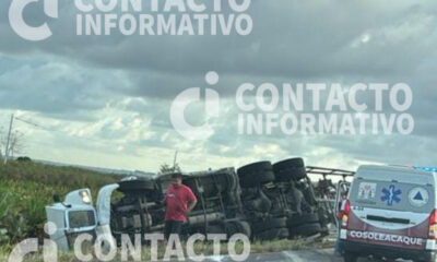 Vuelca tráiler en la Minatitlán–Coatzacoalcos; conductor resulta con golpes