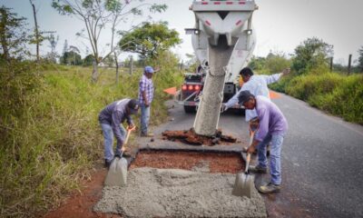 Ayuntamiento de Cosoleacaque realiza bacheo con concreto hidráulico en el tramo San Pedro – El Piñal