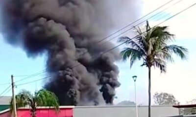 *Indigentes prenden fuego a local abandonado de Pizza Hut en Coatzacoalcos*
