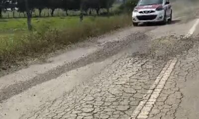 De 9 millones a baches: exhiben deterioro en camino entregado hace menos de un año en Minatitlán, Ver.