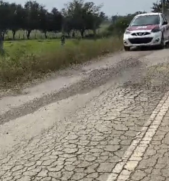 De 9 millones a baches: exhiben deterioro en camino entregado hace menos de un año en Minatitlán, Ver.