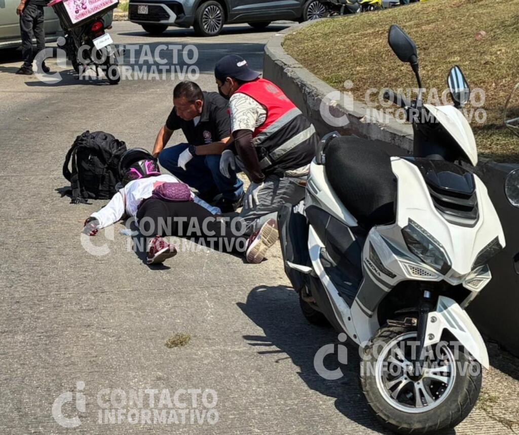 (+VIDEO) Choque en pleno cruce de Nueva Mina deja a motociclista herida