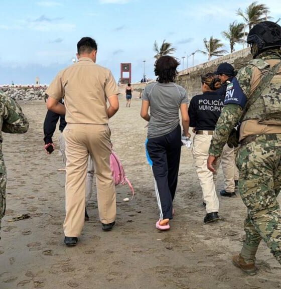 Estudiante de la Martín Alor la joven desaparecida en playa de Coatzacoalcos; una más fue rescatada con vida